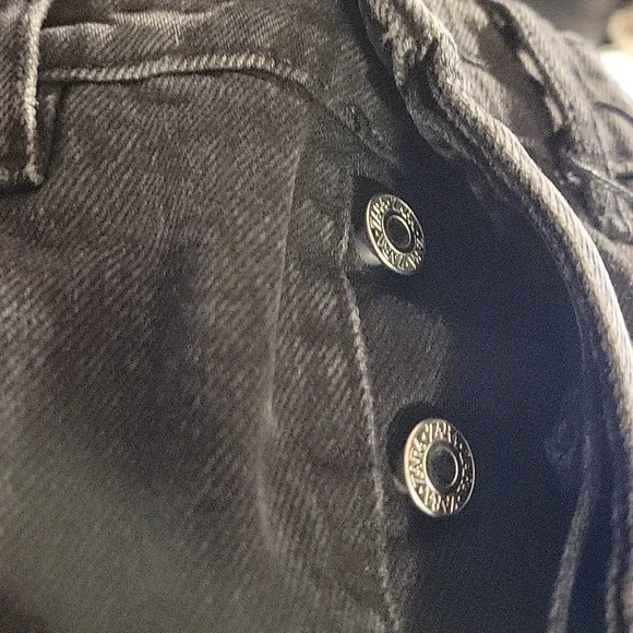 Zara HR Cut Off Jean Shorts - Picture 3 of 7